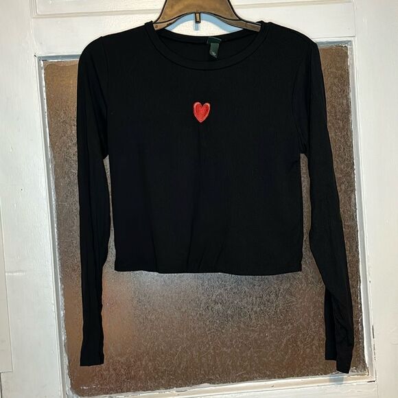 wild fable Tops - Wild Fable Women’s Long Sleeve Black Heart Cropped Ribbed T-shirt Size Large